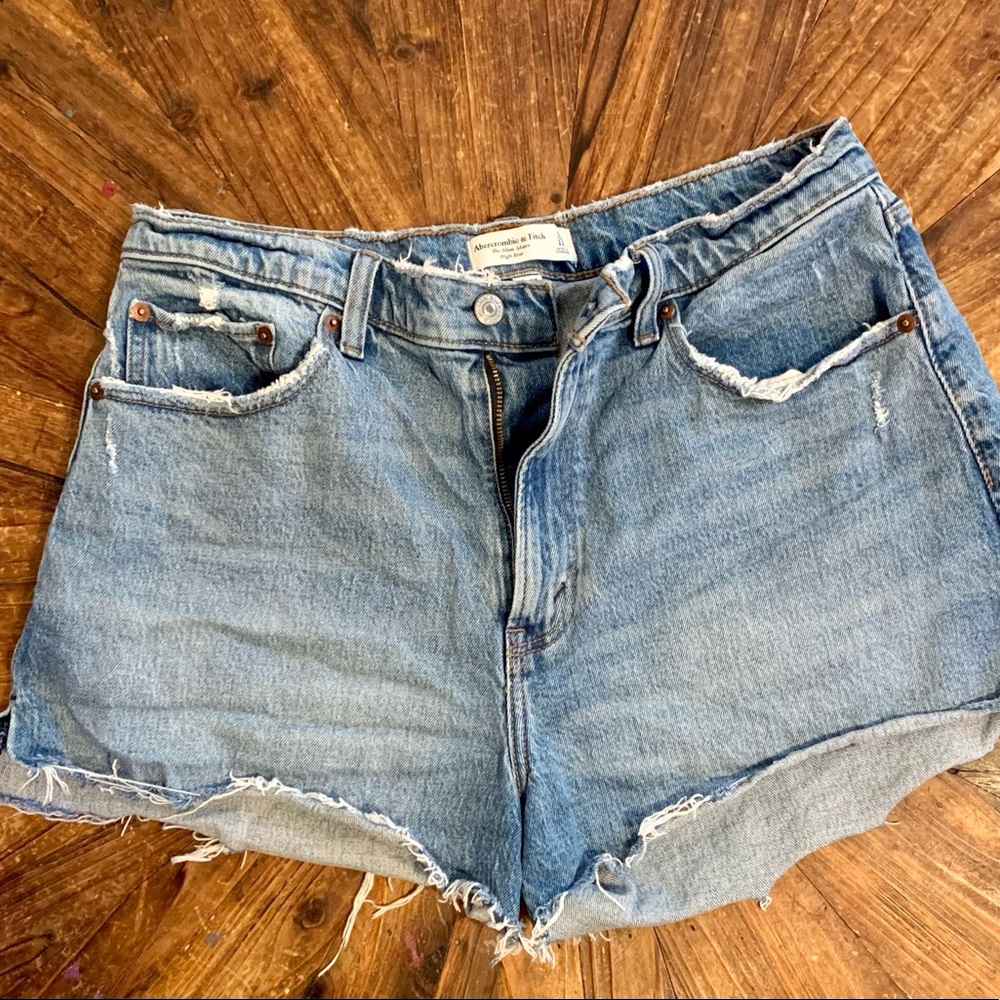 Abercrombie high rise mom jean shorts, size 31/12